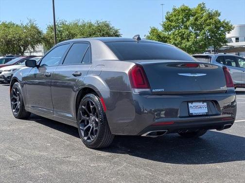 2019 Chrysler 300 Touring