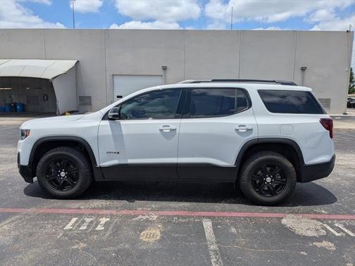 2022 GMC Acadia AWD AT4