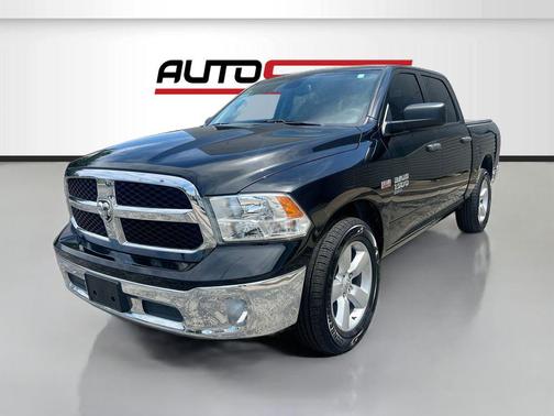 Diamond Black Crystal Pearlcoat 2024 RAM 1500 Tradesman