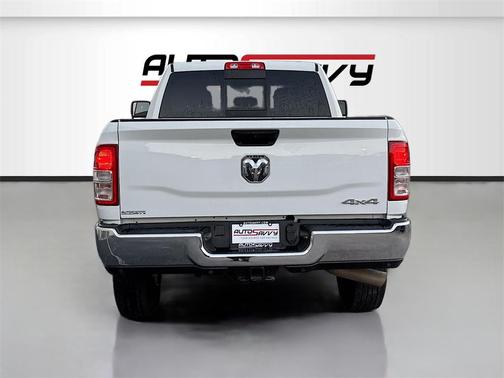 2024 RAM 3500 Tradesman Crew Cab 4x4 6'4' Box
