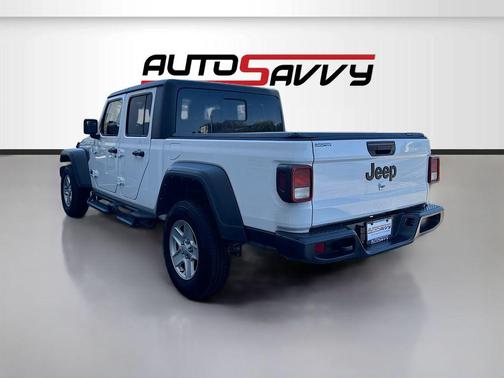 Bright White Clearcoat 2023 Jeep Gladiator Sport S