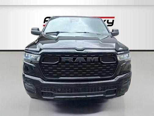 Diamond Black Crystal Pearlcoat 2025 RAM 1500 Tradesman