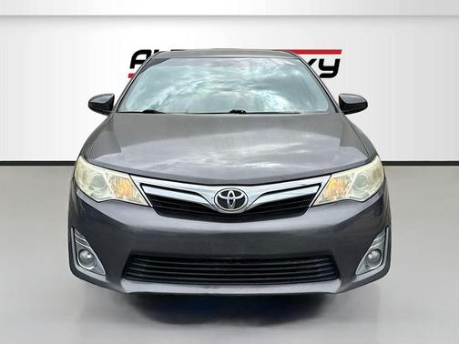 Magnetic Gray Metallic 2014 Toyota Camry XLE