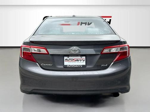 Magnetic Gray Metallic 2014 Toyota Camry XLE