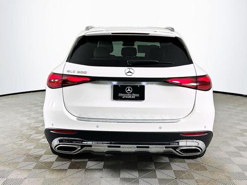 Polar White 2026 Mercedes-Benz GLC 300 Base