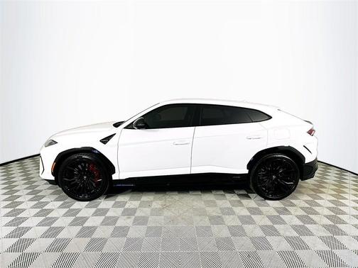 2025 Lamborghini Urus SE