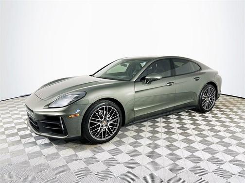 2025 Porsche Panamera 4