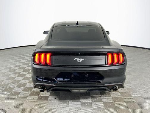 2022 Ford Mustang EcoBoost