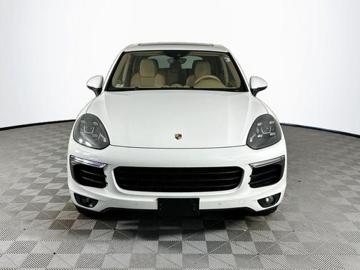White 2016 Porsche Cayenne Diesel