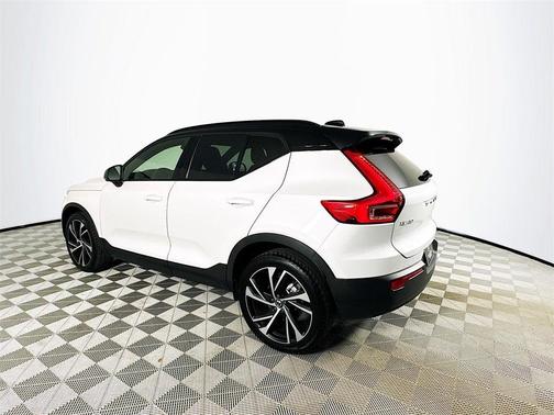 2021 Volvo XC40 T4 R-Design