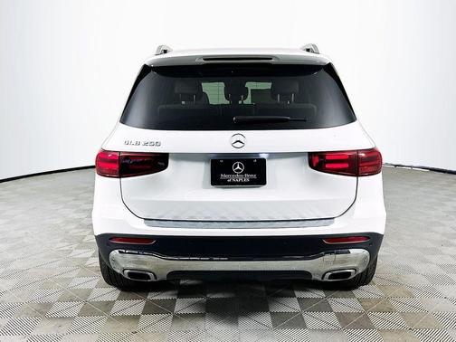 Polar White 2026 Mercedes-Benz GLB 250 Base