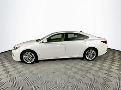 White Pearl 2018 Lexus ES 350 Base