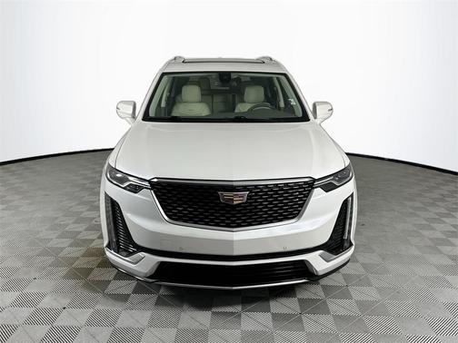 2022 Cadillac XT6 Premium Luxury FWD