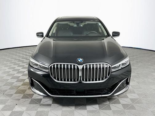 Black Sapphire Metallic 2021 BMW 740 i xDrive