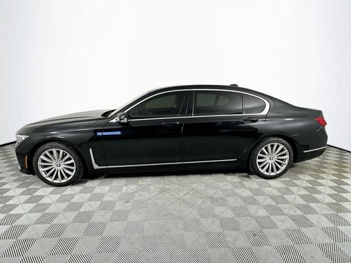 Black Sapphire Metallic 2021 BMW 740 i xDrive