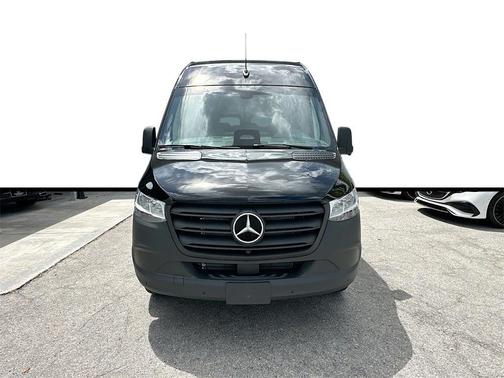 2025 Mercedes-Benz Sprinter 2500 144 WB Standard Roof Passenger