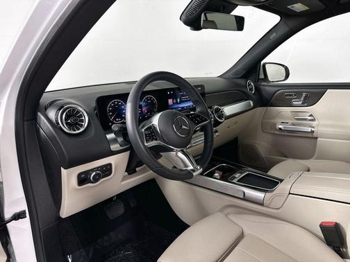 Polar White 2026 Mercedes-Benz GLB 250 Base