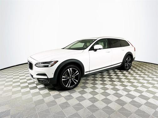 2019 Volvo V90 Cross Country T5