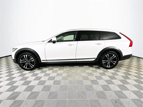 2019 Volvo V90 Cross Country T5