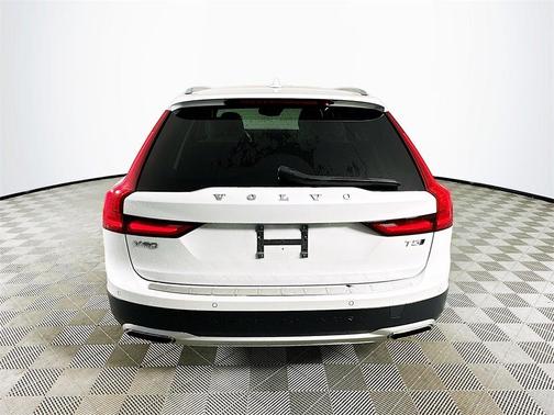 2019 Volvo V90 Cross Country T5