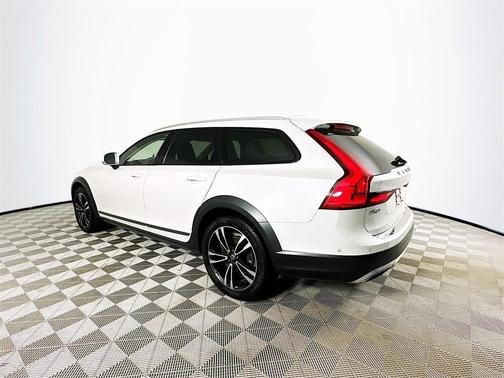 2019 Volvo V90 Cross Country T5