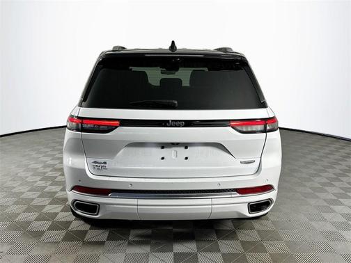 2022 Jeep Grand Cherokee Summit