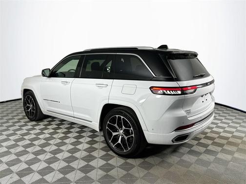 2022 Jeep Grand Cherokee Summit