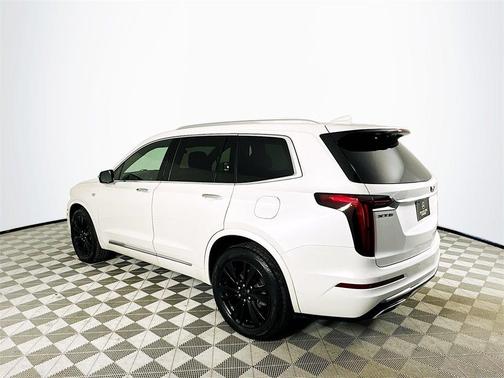 2022 Cadillac XT6 Premium Luxury FWD