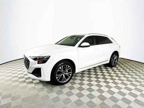 2025 Audi Q8 55 Premium