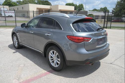 2016 INFINITI QX70 Base
