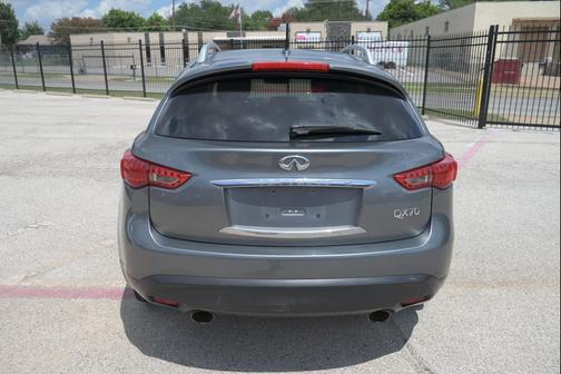 2016 INFINITI QX70 Base