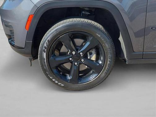Baltic Gray Metallic Clearcoat 2023 Jeep Grand Cherokee L Altitude