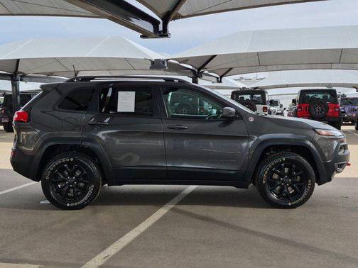 Granite Crystal Metallic Clearcoat 2017 Jeep Cherokee Trailhawk