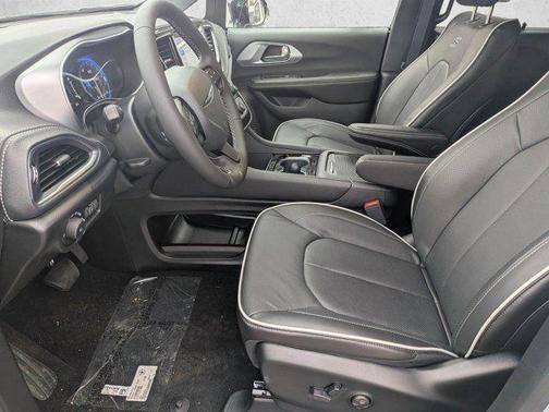 Silver Mist Clearcoat 2026 Chrysler Pacifica Limited