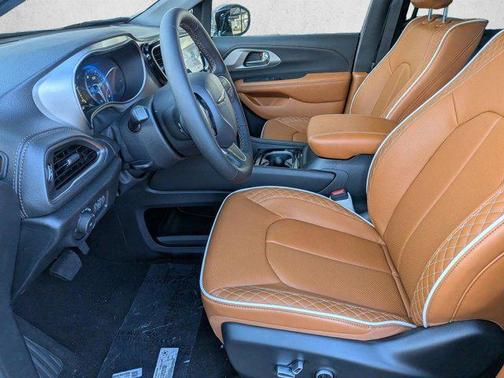 Bright White Clearcoat 2026 Chrysler Pacifica L