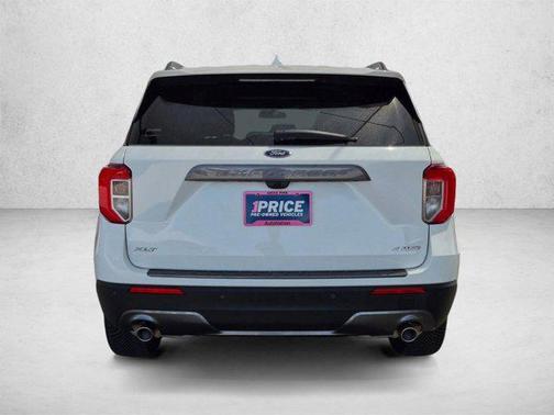 Star White Metallic Tri-Coat 2022 Ford Explorer XLT