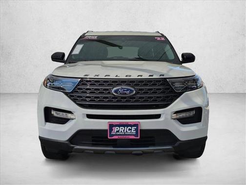 Star White Metallic Tri-Coat 2022 Ford Explorer XLT