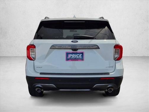Star White Metallic Tri-Coat 2022 Ford Explorer XLT