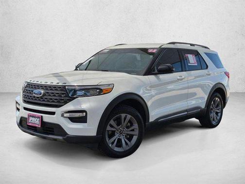 Star White Metallic Tri-Coat 2022 Ford Explorer XLT