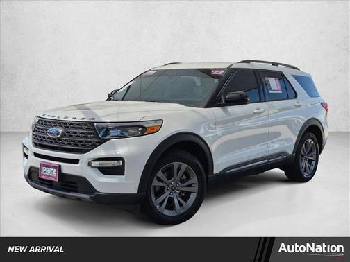 Star White Metallic Tri-Coat 2022 Ford Explorer XLT
