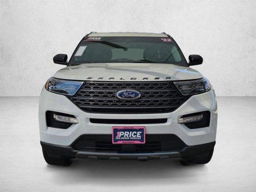 Star White Metallic Tri-Coat 2022 Ford Explorer XLT