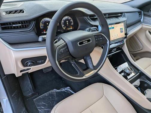 Bright White Clearcoat 2026 Jeep Grand Cherokee Limited