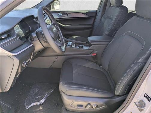 Bright White Clearcoat 2026 Jeep Grand Cherokee Altitude