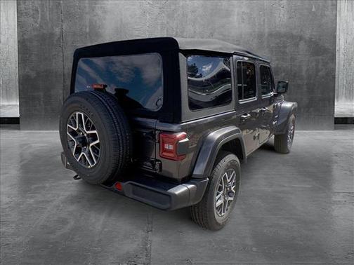 2024 Jeep Wrangler 4-Door Sahara 4x4