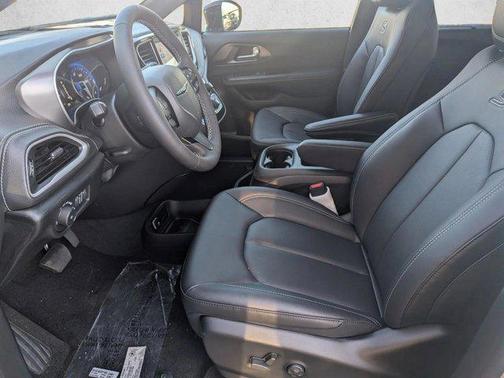 Silver Mist Clearcoat 2026 Chrysler Pacifica L