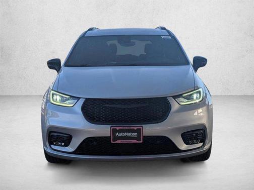 Silver Mist Clearcoat 2026 Chrysler Pacifica L