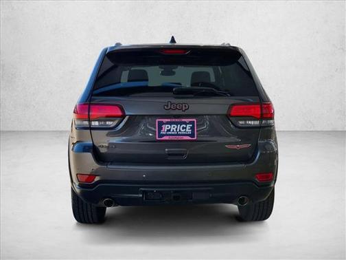 Granite Crystal Metallic Clearcoat 2017 Jeep Grand Cherokee Trailhawk