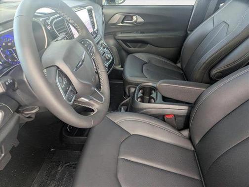 2025 Chrysler Pacifica L