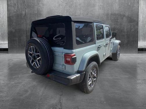 2024 Jeep Wrangler 4-Door Sahara 4x4