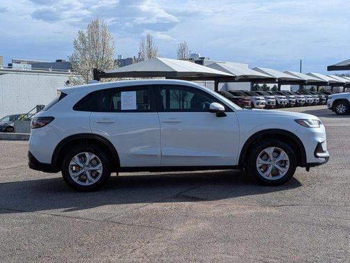 Platinum White Pearl 2024 Honda HR-V LX